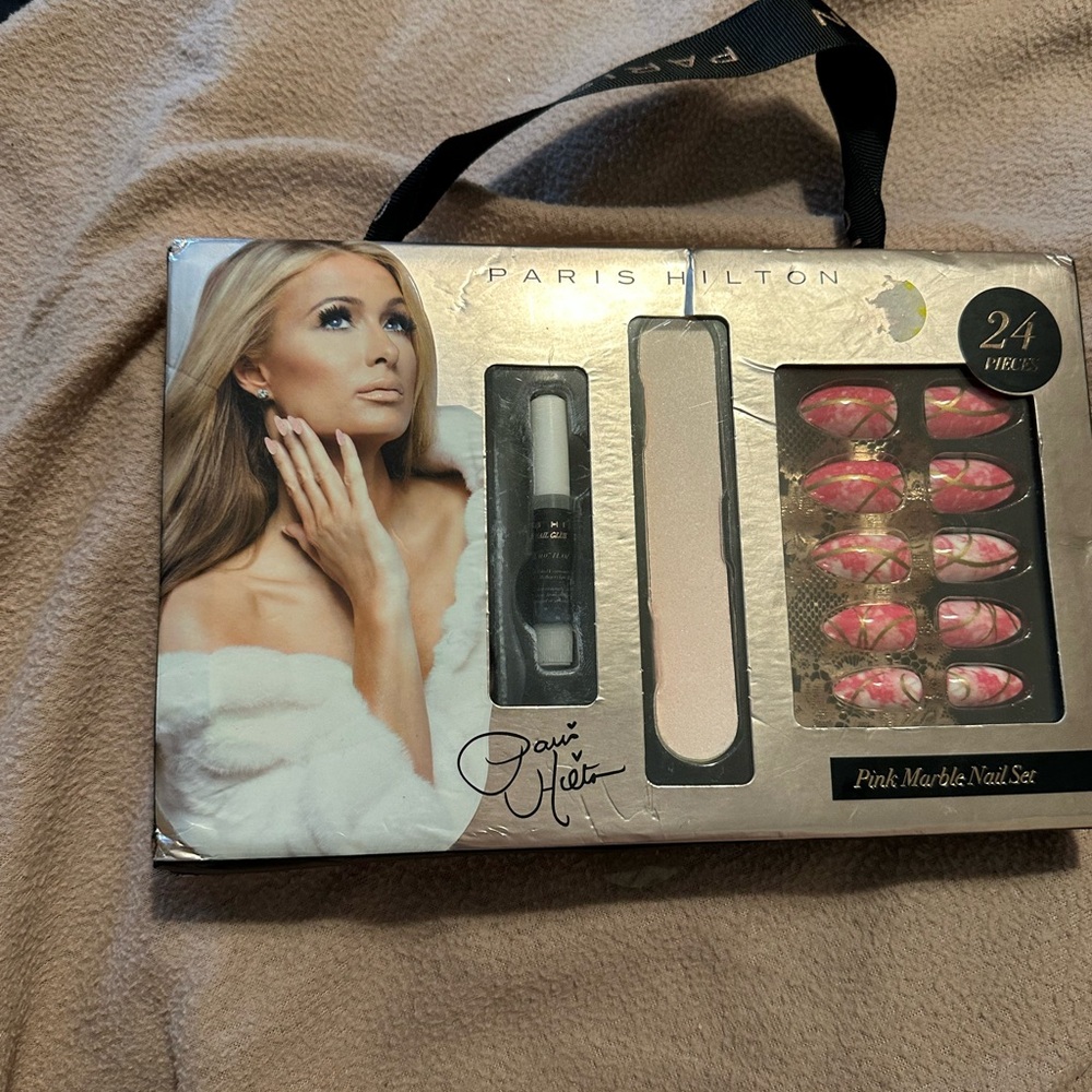 Paris Hilton Pink Marble Press-On Nail Set